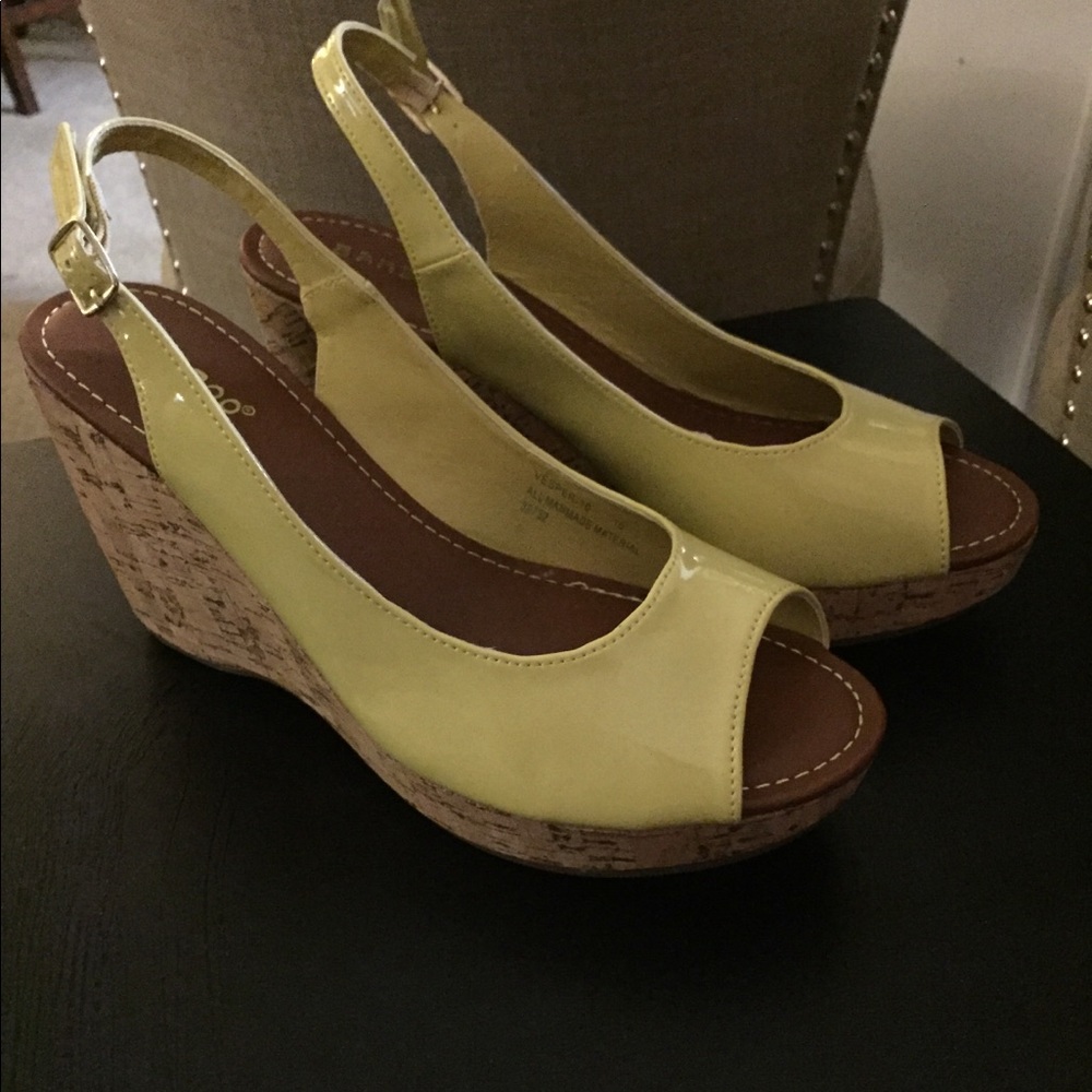 Bamboo Wedges!! Awesome Summer Yellow!!